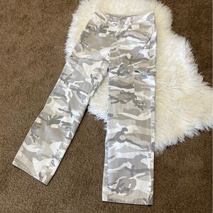 SHEIN XS Petite Low-Rise Washed
Camouflage Straight Leg Jeans, Denim Pants
